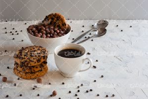 تصویر با کیفیت قهوه همراه با ظرف عسل و قاشق
