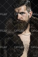 تصویر با کیفیت آرایشگاه مردانه همراه با ریش و سبیل رنگ شده