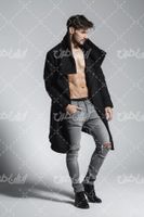 تصویر با کیفیت استایل پالتو همراه با مدل مرد و ژست عکس مردانه