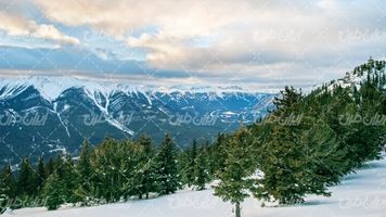 تصویر با کیفیت منظره زیبای فصل زمستان همراه با طبیعت و چشم انداز