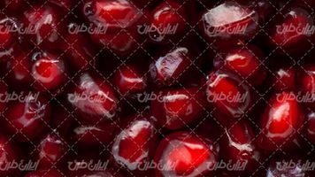 تصویر با کیفیت انار همراه با میوه و دانه های قرمز انار