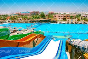 تصویر با کیفیت تفریحات آبی همراه با پارک آبی و ورزش های آبی