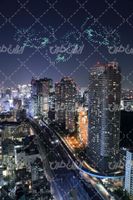 تصویر با کیفیت خیابان همراه با ساختمان و تصویر شهر در شب