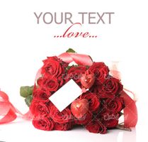 تصویر با کیفیت دسته گل رز طبیعی قرمز همراه با گل زیبا و دسته گل