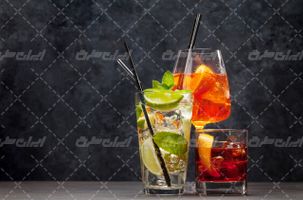 تصویر با کیفیت آب میوه طبیعی همراه با کافی شاپ و نوشیدنی خنک