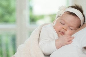 عکاسی آتلیه کودک پتو نوزاد خردسال بچه گل سر2