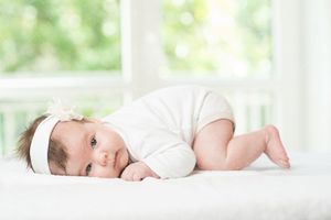 عکاسی آتلیه کودک پتو نوزاد خردسال بچه گل سر 3