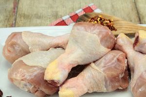 پروتئینی گوشت سفید مرغ ران مرغ قاشق چوبی