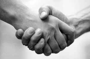 دست دست دادن سلام کردن شروع روابط کاری