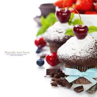 کاپ کیک شیرینی خانگی گیلاس و شکلات 2