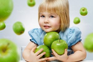 سیب سبز سیب ترش دختربچه