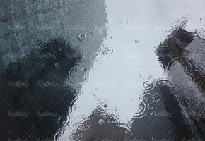 دایره های ایجاده شده بر روی آب بارش باران