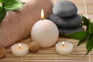 شمع میز چوبی حوله ماساژ