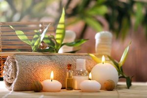شمع میز چوبی حوله ماساژ