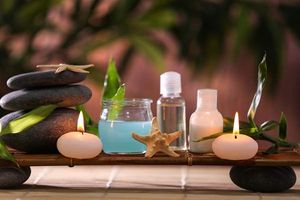 شمع میز چوبی حوله ماساژ