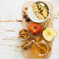 دسر عسل موز بادام گردو