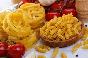 ماکارونی پیچی اسپاگتی گوجه فرنگی