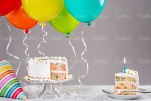 کیک تولد کیک خامه ای بادکنک رنگی