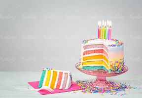 کیک تولد کیک خامه ای بادکنک رنگی