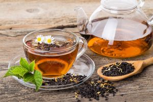 چای جوشانده دمنوش گیاهان دارویی