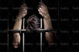 میله های زندان حبس زندانی خلاف کار