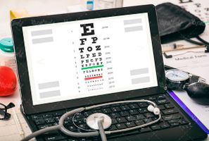 عینک طبی چشم پزشکی