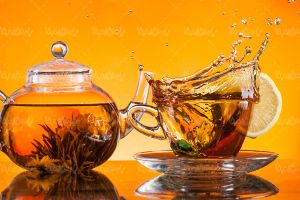 فنجان شیشه ای چای شره کردن چای