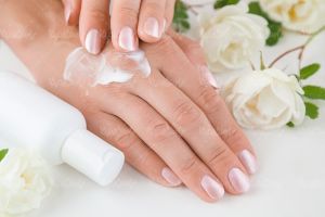 لوازم آرایش کرم مرطوب کننده