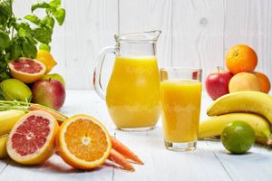آب میوه طبیعی آبمیوه پرتقال آب انار کافی شاپ7