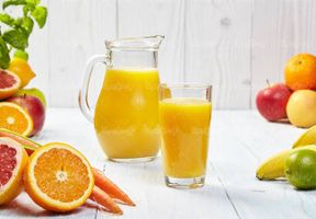 آب میوه طبیعی آبمیوه پرتقال آب انار کافی شاپ18