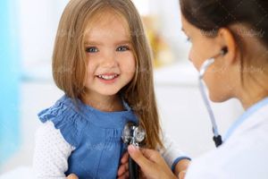 متخصص اطفال کودک بچه دختر بچه خردسال معاینه کودک6