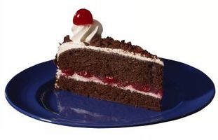 قنادی شیرینی کیک شکلاتی خامه ای