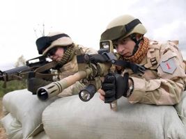 سلاح جنگی سرباز تفنگ دوربین دار