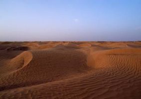 بیابان خشک کویر تابستان