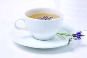 فنجان چایی سبز گیاهی عطاری