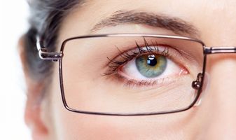چشم پزشکی عینک 1