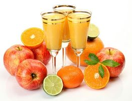 لیوان پایه بلند آبمیوه پرتقال 