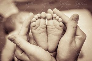 باهای جفت شده بچه نوزاد کودک 