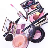 لوازم آرایشی پنکک سایه چشم رژ گونه 