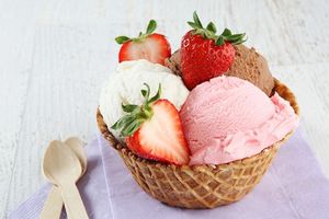 قاشق چوبی بستنی ،بستنی شاد 