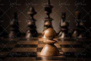 سرباز شطرنج سفید تنها مهره شطرنج 