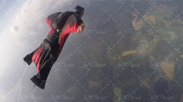 سقوط آزاد پرواز انسان با لباس خفاشی