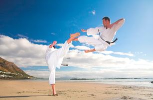 ورزش رزمی کاراته تکواندو ساحل دریا