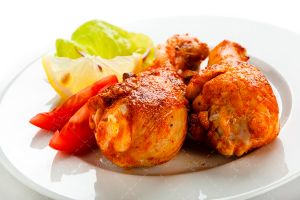 چلو مرغ با تزیین کوجه و کاهو 