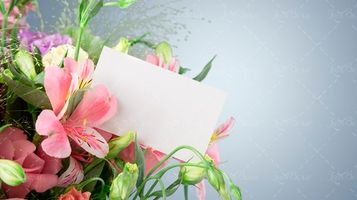 گل دسته گل مناسبتی با کارت 