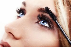 سالن آرایش میکاپ صورت چهره دختر