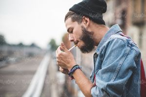 مرد سیگاری مدل مانکن مرد ریشی