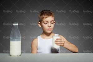 تصویر با کیفیت شیر خوردن بچه