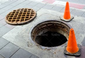Manhole valve