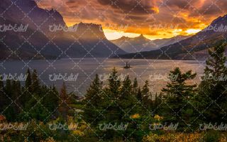 تصویر با کیفیت منظره غروب خورشید به همراه دریاچه و کوه
